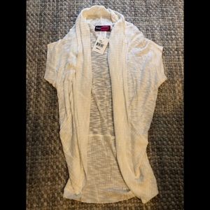 😊 2/$20 Ivory colored layering top
